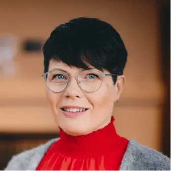 Anita Bjørkedal er ansatt hos Fossedal Trafikkskule AS