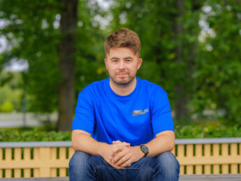 Tobias Rova er ansatt hos Klart Du Kan Trafikkskole AS