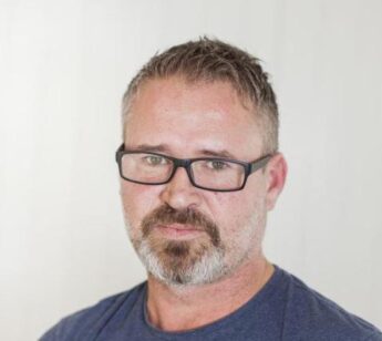 Jørn Sneltvedt  er ansatt hos Nr1 Trafikkskole Porsgrunn AS