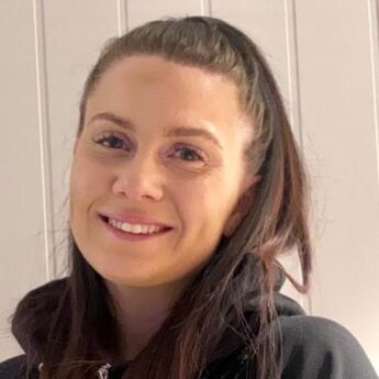 Martine Nybråten er ansatt hos Nr1 Trafikkskole Porsgrunn AS